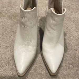 Almost new Vince C. Size 51/2 white bootie.